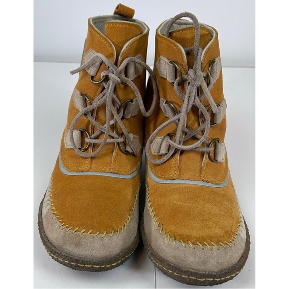 Sorel Womens Suede Leather Boots with Gum Rubber Mocossan Sole, size 11 - Picture 2 of 9